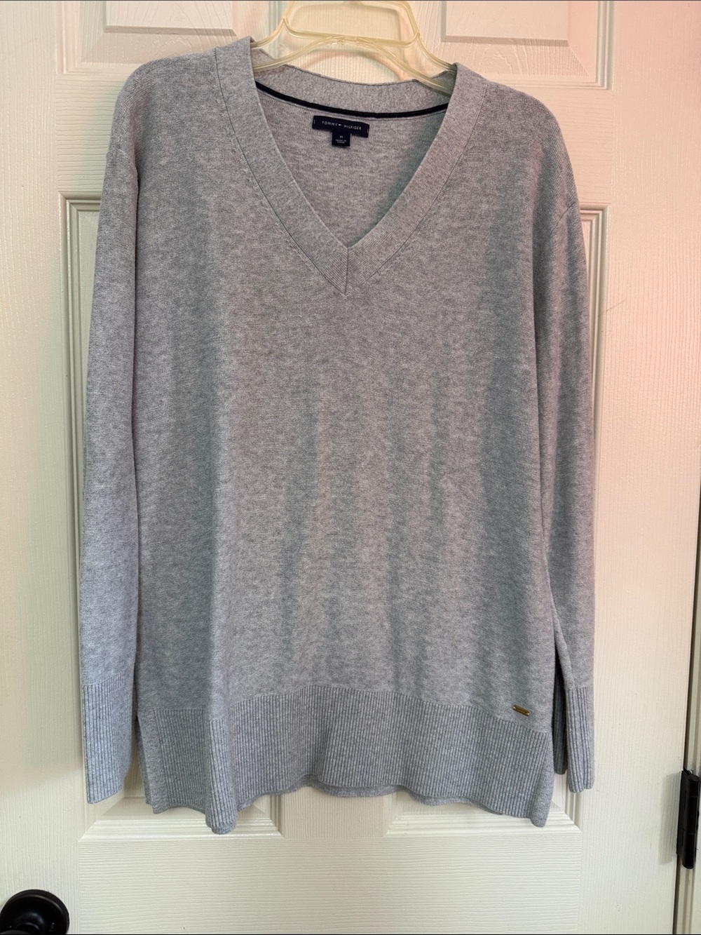 Tommy Hilfiger Women’s Light Gray V-Neck Sweater